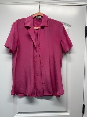 Aritzia Babaton Short-Sleeve Silk Button-Down Shirt in Pink
